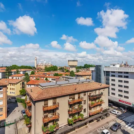 Daire Guesthost - San Antonio Garden Flat With Terrace