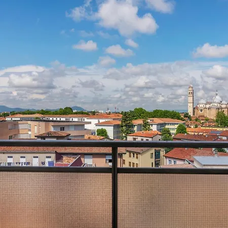 S.antonio Garden Flat With Terrace شقة